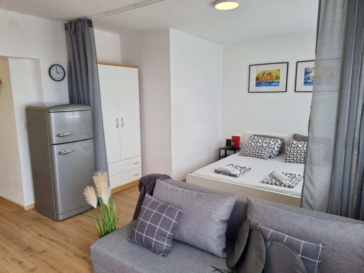 Apartmani Mali Selce Exterior foto