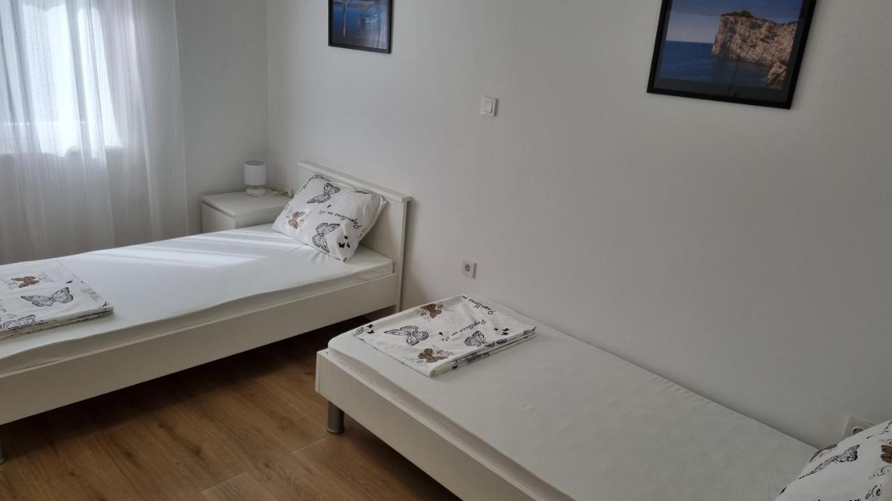 Apartmani Mali Selce Exterior foto